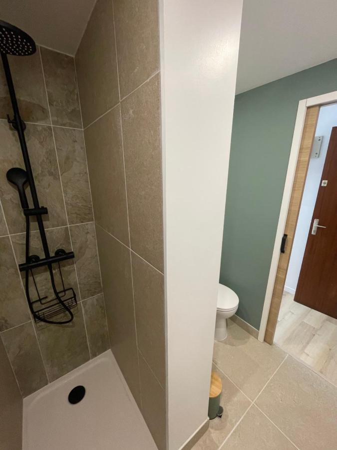 Studio Climatise Piscine Et Proche Plage Sanary-sur-Mer Eksteriør billede